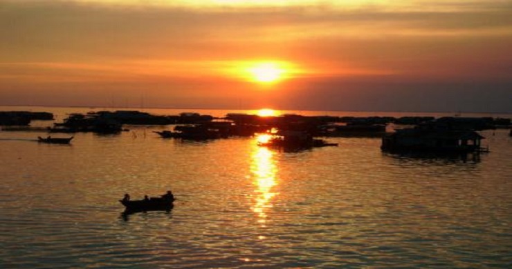 Discover Tonle Sap Lake 1/2 Day